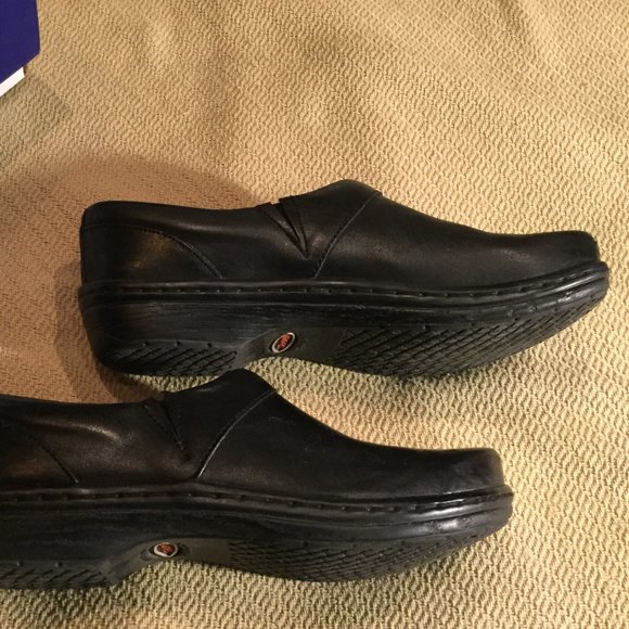 Klogs - Comfortable Black Clogs - Picture 1 of 6